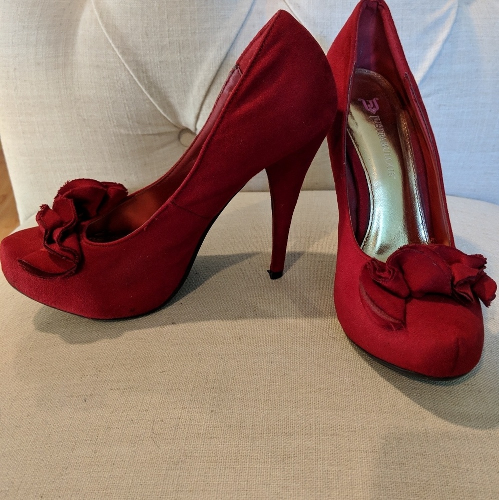JustFab Sexy Red Faux Suede Pumps